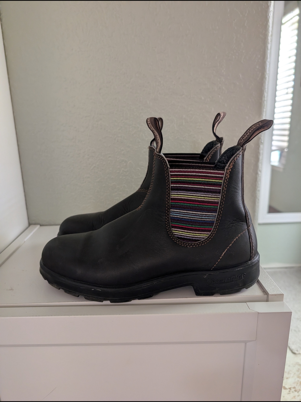 Blundstone Brown Leather Chelsea Ankle Boots with Multicolor Striped Gussets